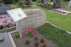 36-GS-2017-Grab-mit-Tafel